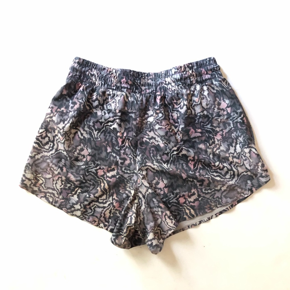 ATHLETA Crossroads Unlined Running Shorts Sz Small - Picture 10 of 14